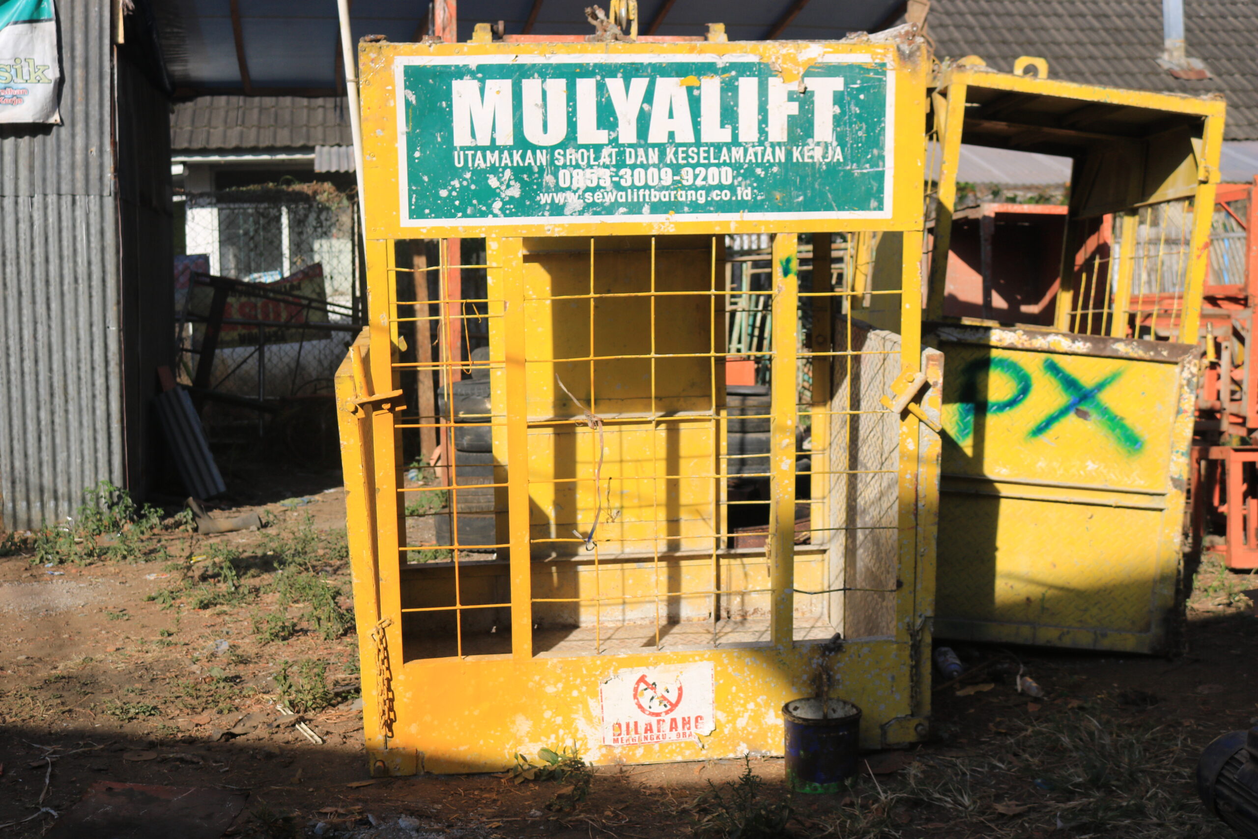 Sewa Lift Barang Surabaya